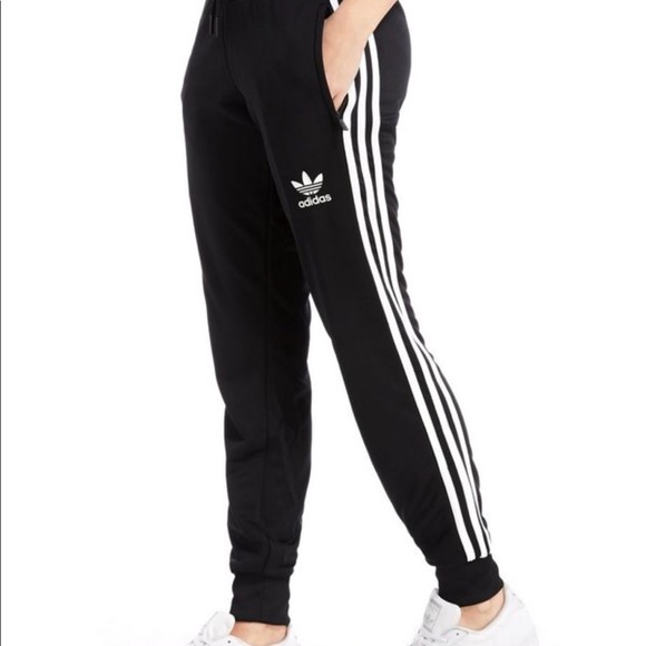 womans adidas joggers